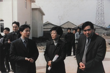2001年2月20日，時(shí)任國(guó)家環(huán)保局副局長(zhǎng)汪紀(jì)戎一行視察公司