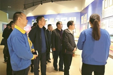 貴州省黔東南州委常委、榕江縣縣委書(shū)記賀代宏一行到公司參觀(guān)學(xué)習(xí)考察