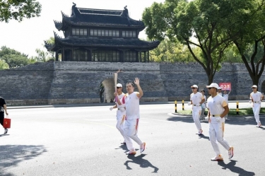 笑臉與熱情刷屏！這名火炬手是景興人！