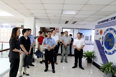 2020年7月14日，時任浙江省總工會黨組成員、副主席張衛(wèi)華一行蒞臨景興紙業(yè)調(diào)研推進新時代產(chǎn)業(yè)工人隊伍建設(shè)改革工作
