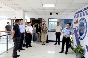 2020年7月29日，時任浙江省政協(xié)常委、社法委副主任、省總工會副主席、一級巡視員董建偉蒞臨景興紙業(yè)調(diào)研新時代工匠培育工作
